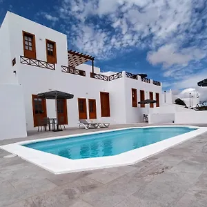 https://villa-livia.in-canary-islands.com